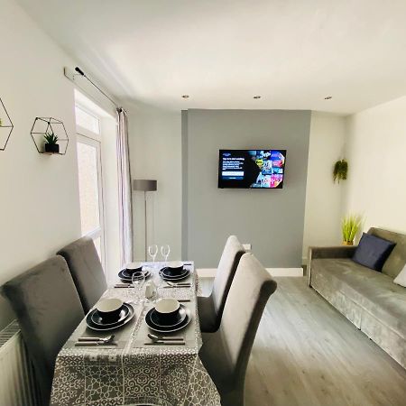 Emerald Living, 4 Bedrooms In The Heart Of Swansea, Close To Beaches! Суонси Экстерьер фото
