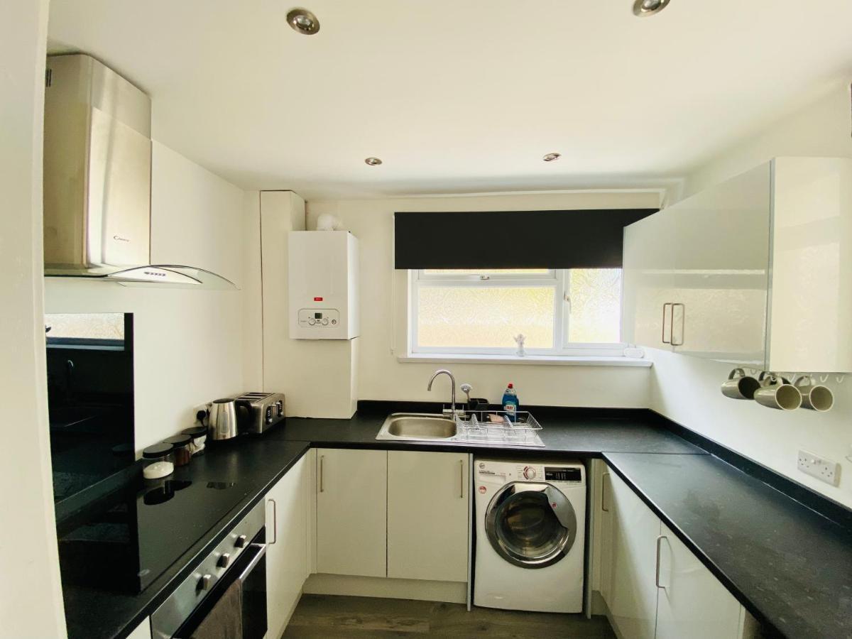 Emerald Living, 4 Bedrooms In The Heart Of Swansea, Close To Beaches! Суонси Экстерьер фото