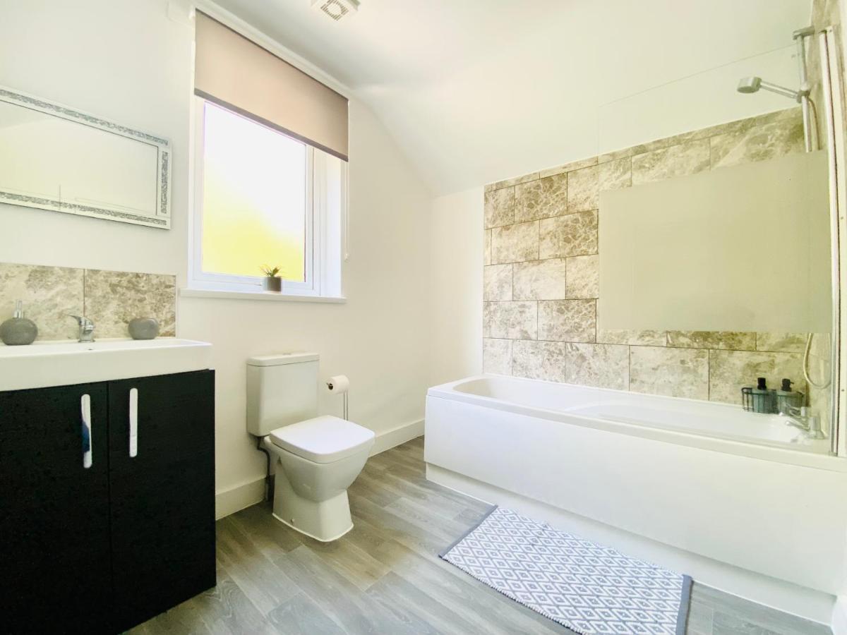 Emerald Living, 4 Bedrooms In The Heart Of Swansea, Close To Beaches! Суонси Экстерьер фото