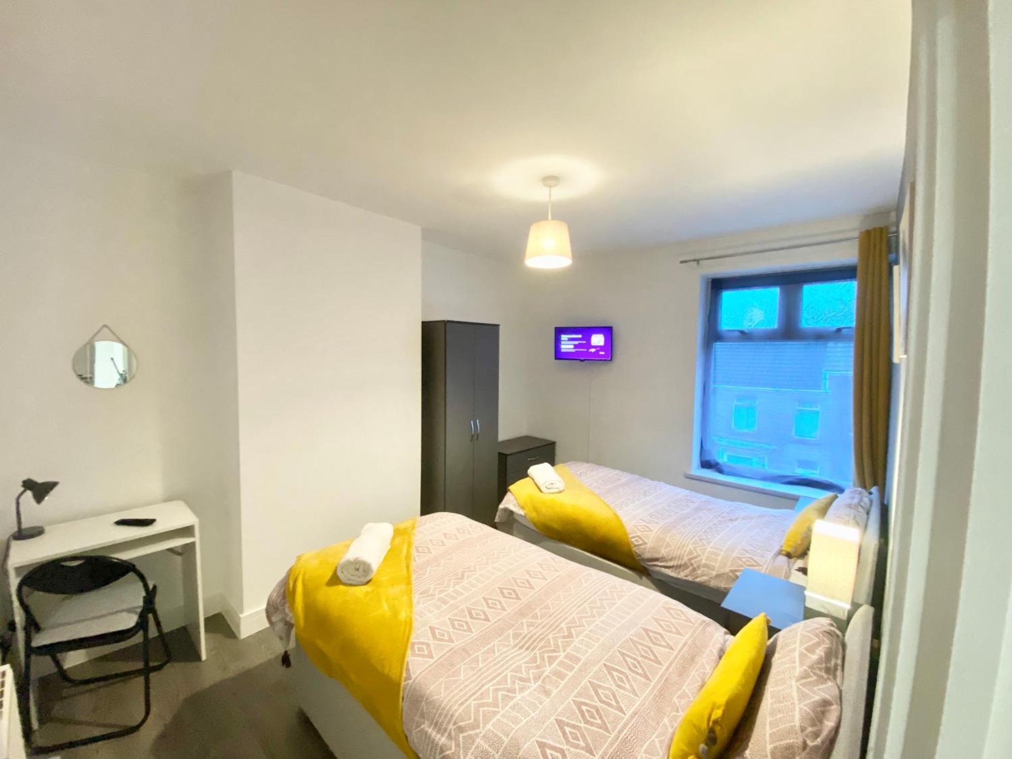 Emerald Living, 4 Bedrooms In The Heart Of Swansea, Close To Beaches! Суонси Экстерьер фото