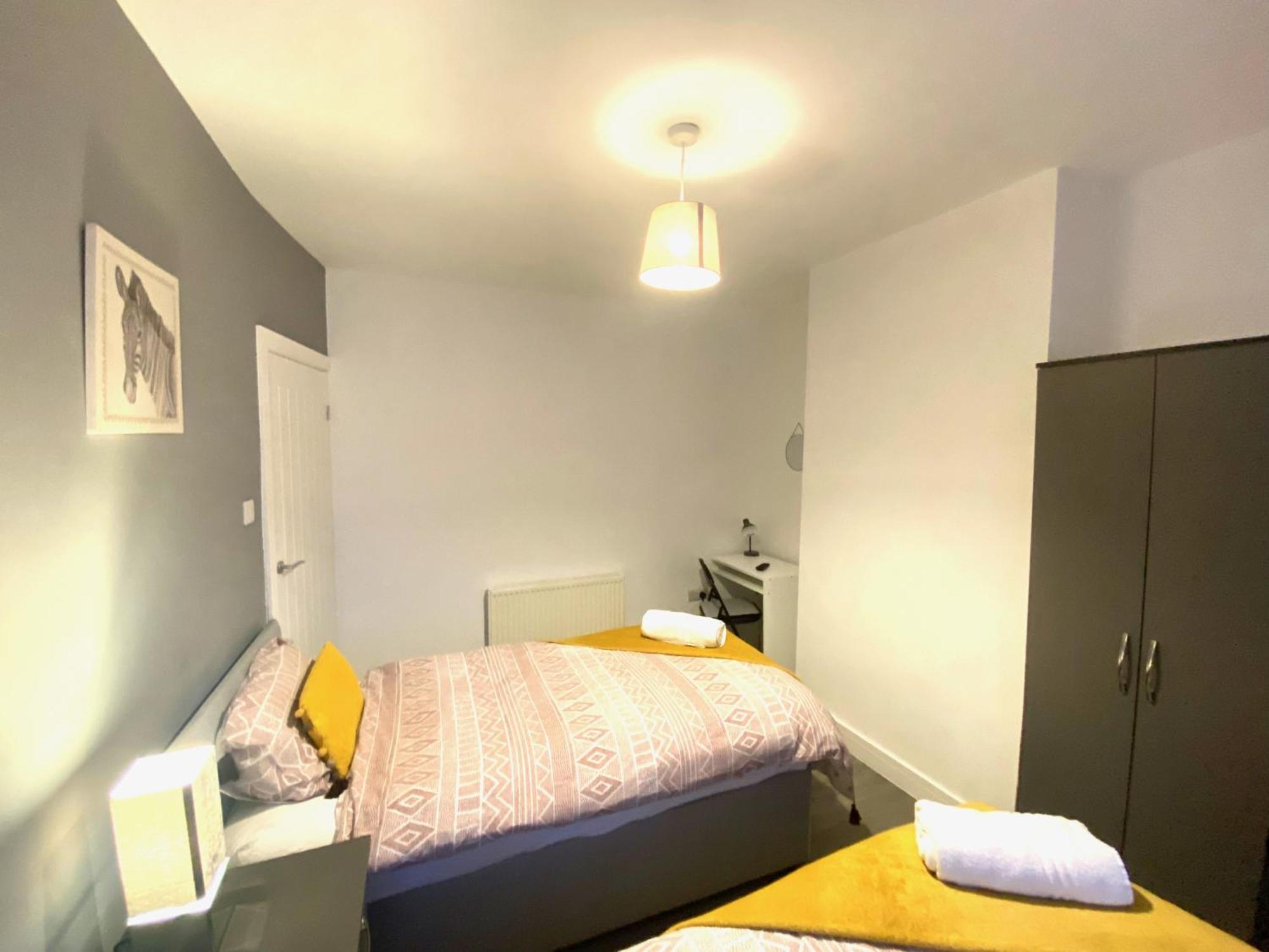 Emerald Living, 4 Bedrooms In The Heart Of Swansea, Close To Beaches! Суонси Экстерьер фото